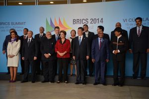 2014년 브릭스(BRICS) 및 남미 국가 연합(Union of South American Nations) 회원들과 함께한 크리스티나 키르치너