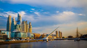 부에노스아이레스 CBD의 푸에르토 마데로 비즈니스 단지