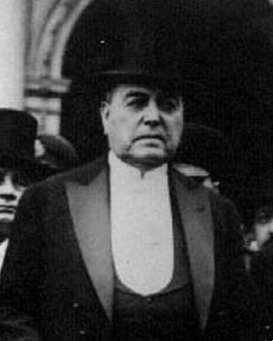 이폴리토 이리고옌 대통령. 1928년 끈기 있는 활동가로 (남성) 보통 선거를 관철하여 공화국의 첫 민선 대통령으로 선출되었다.