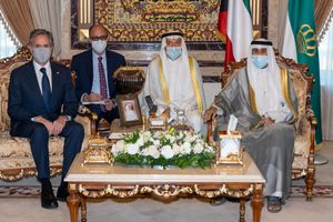 2021년 7월, 쿠웨이트의 나와프 알 아흐마드 알 자베르 알 사바흐(나와프) 국왕과 미샬 알 아흐마드 알 자베르 알 사바흐(미샬) 왕세자와 미국의 토니 블링컨 국무장관