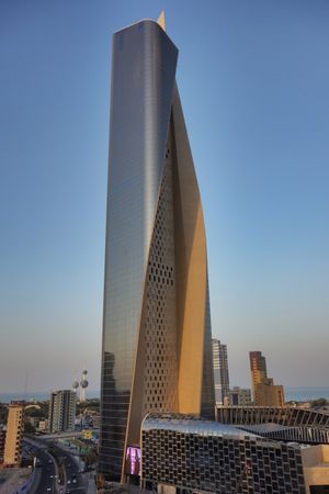 알 함라 타워(Al Hamra Tower)는 세계에서 가장 높은 조각 타워이다.
