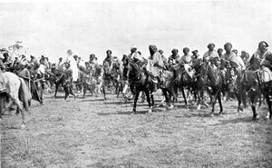 카노 에미르와 기병대, 1911년