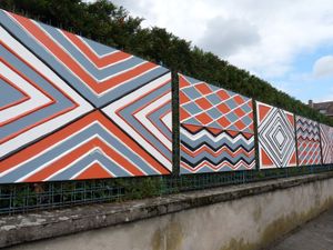 2011년 프랑스 생디에데보주에서 개최된 국제지리축제에서 전시된 이미공고 예술품