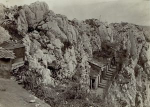 이손초 전투는 주로 소차 강 상류의 험준한 산악 지대에서 벌어졌습니다.