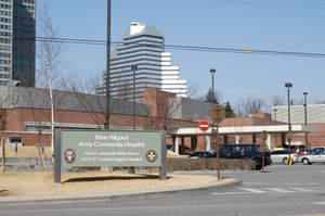 브라이언 올굿 육군 지역병원의 정문