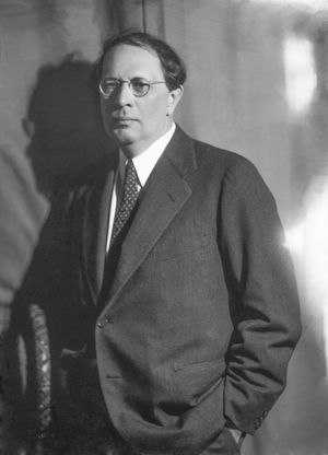 알렉세이 톨스토이의 평론은 교향곡 5번에 대한 공식적인 태도를 정립했다.