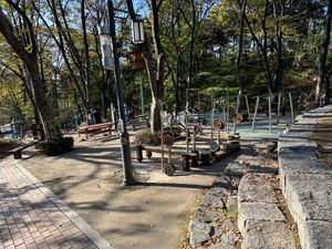 공원 내 운동기구 (2023)