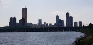 한강철교와 여의도의 모습