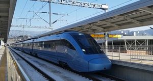 원주역에 정차한 KTX-이음