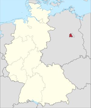 동독에 있는 서베를린. 베이지색이 서독이고, 그 오른쪽 동독 안의 붉은 부분이 서베를린이다