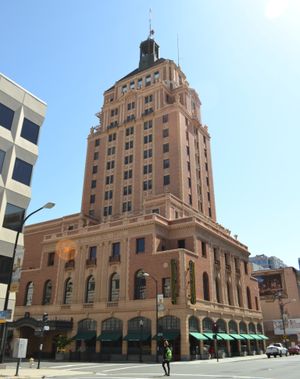 엘크스 타워는 1926년 이탈리아풍 스타일로 지어졌다.