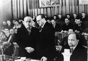 통일사회당 창립 당시 빌헬름 피크와 오토 그로테볼. 맞은편은 발터 울브리히트