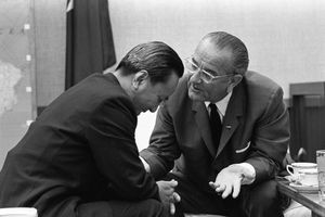 티우와 미국 대통령 린든 B. 존슨