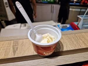 아디스아바바 볼레 국제공항 피자헛 레스토랑에서 판매하는 아이스크림 볼