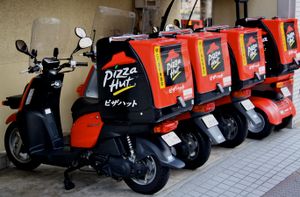 일본의 피자헛 배달 오토바이