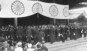 1933년 7월, 미국 해군 장교들의 야스쿠니 신사 방문