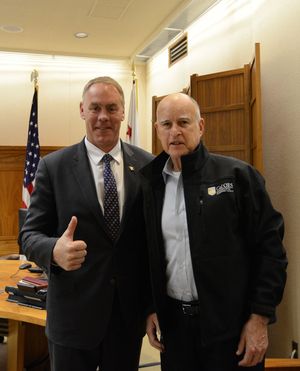 2017년 4월 브라운 주지사와 미국 내무장관 라이언 징케의 만남