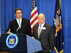 2008년 10월 쿠오모와 게리 애커먼 하원의원