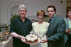 쿠오모와 당시 아내였던 케리 케네디, 빌 클린턴 대통령 (2000년)