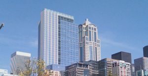 워싱턴 뮤추얼의 마지막 본사였던 WaMu 센터(현재 러셀 인베스트먼트 센터), (왼쪽 중앙)과 이전 본사였던 워싱턴 뮤추얼 타워(현재 1201 서드 애비뉴 타워)