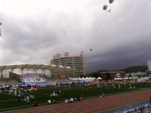 족구 경기가 진행 중인 옥천종합운동장