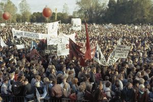 1983년 헤이그에서 퍼싱 II 미사일 배치를 반대하는 시위