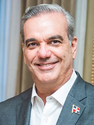 2024년의 아비나데르