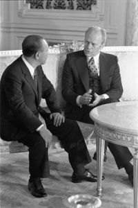 아카사카 궁전에서 제럴드 포드 대통령과 회담(1974년)