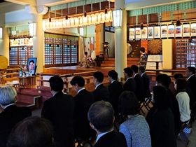 벚꽃 계절에 아베 신조 전 총리를 추모하는 위령제