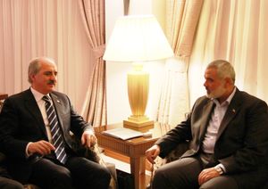 2012년 11월 20일, 터키 문화부 장관 누만 쿠르툴무슈와 이스마일 하니예