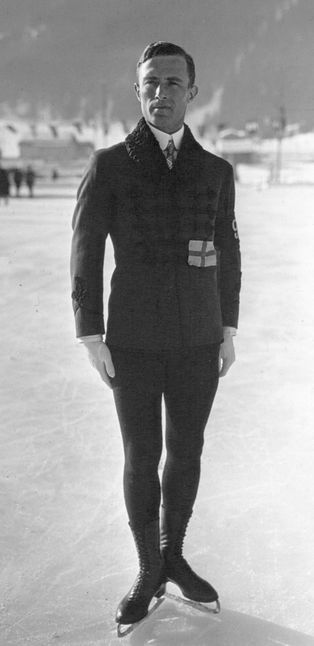 1924년 [[1924년 샤모니-몽블랑 올림픽의 피겨 스케이팅 경기|샤모니 올림픽]]에서