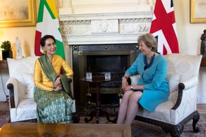 2016년 9월 메이와 아웅산 수치 미얀마 국가 고문 겸 노벨 평화상 수상자 회동