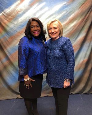 2019년 3월 3일, 민주당 하원의원 테리 시웰(Terri Sewell)과 함께