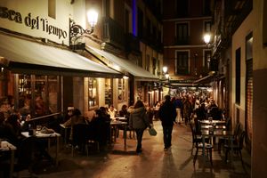 센트로 지구의 밤문화