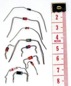 여러 가지 다이오드 (자의 수치는 센티미터 단위)