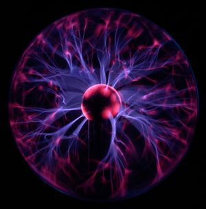 이온화된 기체가 플라스마 디스플레이 전면에 걸쳐 수백만 개의 작은 개별 구획에 갇혀 시각적 이미지를 형성하는 모습.