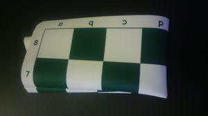 이 실리콘 고무 접이식 체스판은 구김이나 주름이 생기지 않는다.