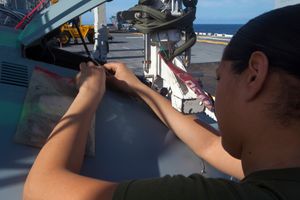 실리콘은 항공 우주 장비의 유지 보수 접근구를 밀봉하는 데 자주 사용된다.