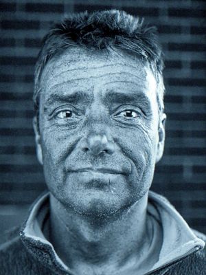 335~365나노미터 파장의 자외선만을 사용하여 촬영한 초상화