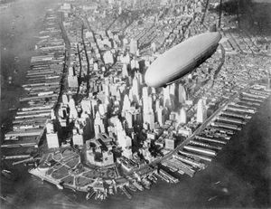 1930년대 맨해튼 상공의 USS 아크론(USS Akron) 비행선