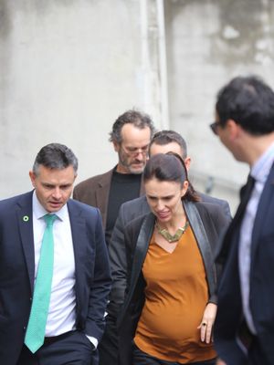 아던과 녹색당 공동 대표 제임스 쇼(제임스 쇼) 웰링턴 빅토리아 대학교, 2018년 4월 12일