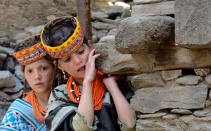 파키스탄의 칼라시족 소녀들