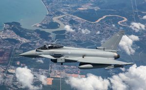 RMAF 버터워스 공군 기지에서 버사마 리마 2019 훈련 중인 RAF 타이푼 항공기.