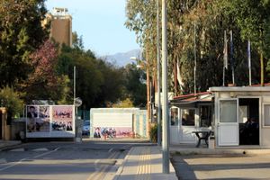 섬의 분단선, 니코시아