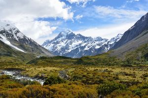 후커 계곡 트랙(Hooker Valley Track)에서 본 뉴질랜드 최고봉 아오라키/쿡산(Aoraki / Mount Cook)의 모습