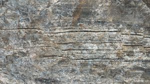 영동군 영동읍 매천리, 이수정 정자 아래 조경석의 정단층 (노두가 아님)