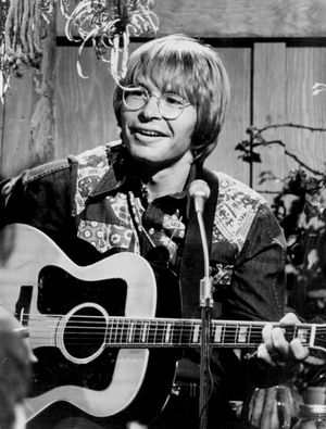 1975년 존 덴버와 함께하는 저녁(An Evening with John Denver) 제작으로 에미상을 수상한 와인트라웁.