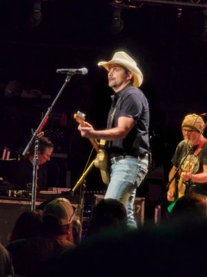 페이즐리가 2022년 5월 29일 온타리오주 윈저에서 공연하고 있다