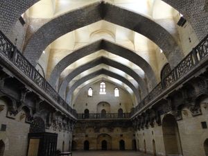 바그다드(Baghdad)의 칸 알-미르잔(Khan al-Mirjan)(14세기), 이슬람 세계에서 가장 오래된 보존된 도시 상업 구조물 중 하나