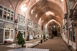 이란 타브리즈 바자르(Bazaar of Tabriz)의 지붕이 있는 시장 거리